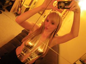 Возбуждающая блондинка с прелестной грудью - фото #52