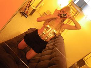 Возбуждающая блондинка с прелестной грудью - фото #64
