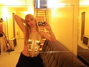 Возбуждающая блондинка с прелестной грудью - фото #65