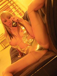 Возбуждающая блондинка с прелестной грудью - фото #7