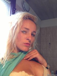 Чешская блондинка любит сосать и трогать пенис - фото #13