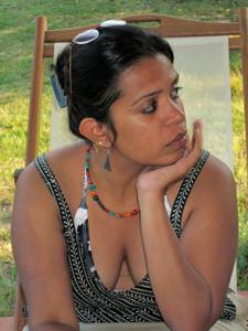Фотографии с полноватой индуской в купальнике с пляжа - фото #19
