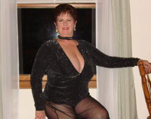 Толстая милфа позирует голой и в эротичном белье - фото #95