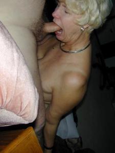 Старая бабулька как шлюха занимается сексом с одинокими холостяком - фото #96