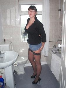 Домохозяйка с шикарными формами без лифчика позирует для сайта знакомств - фото #23