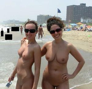Обнаженные дамы на пляже - фото #5