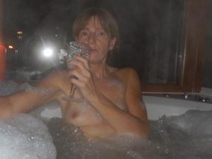 Голые дамы в ванной - фото #35