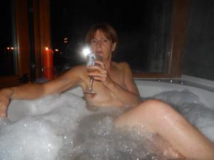 Голые дамы в ванной - фото #36