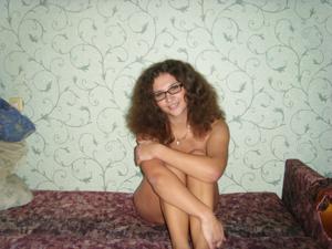 Очаровательная русская девушка с шикарной грудью - фото #33