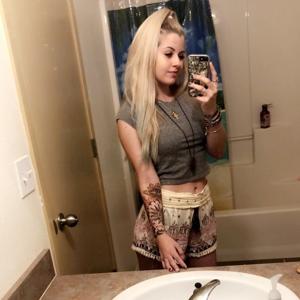 Грациозная татуированная блондинка - фото #14