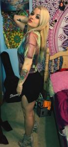 Грациозная татуированная блондинка - фото #20