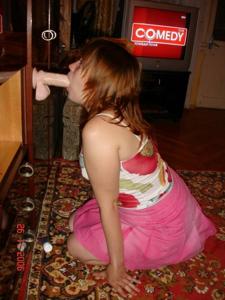 Незамужняя россиянка показывает подружке новую секс игрушку - фото #27