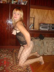 Незамужняя россиянка показывает подружке новую секс игрушку - фото #38