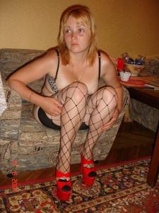 Незамужняя россиянка показывает подружке новую секс игрушку - фото #40