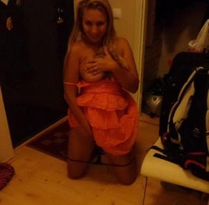 Кармен возбуждает себя, прежде чем трахнуться с дилдо - фото #28