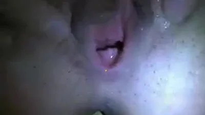 Pênis entra em um buraco depilado em close-up