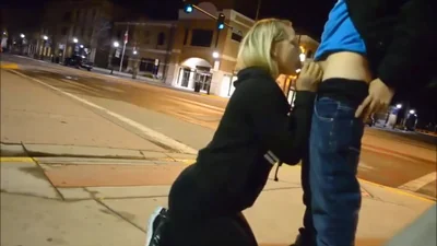 Fellatio in mezzo alla strada