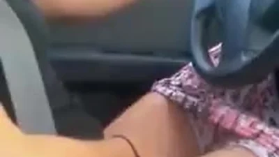 Si masturba alla guida mentre va al lavoro