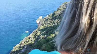 Sesso appassionato di una coppia russa in montagna
