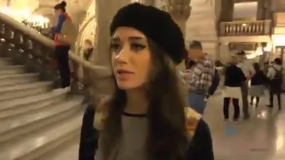 Avventura con una carina viaggiatrice